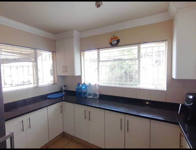 3 BEDROOM FREEHOLD FOR SALE IN MEIRINGSPARK
